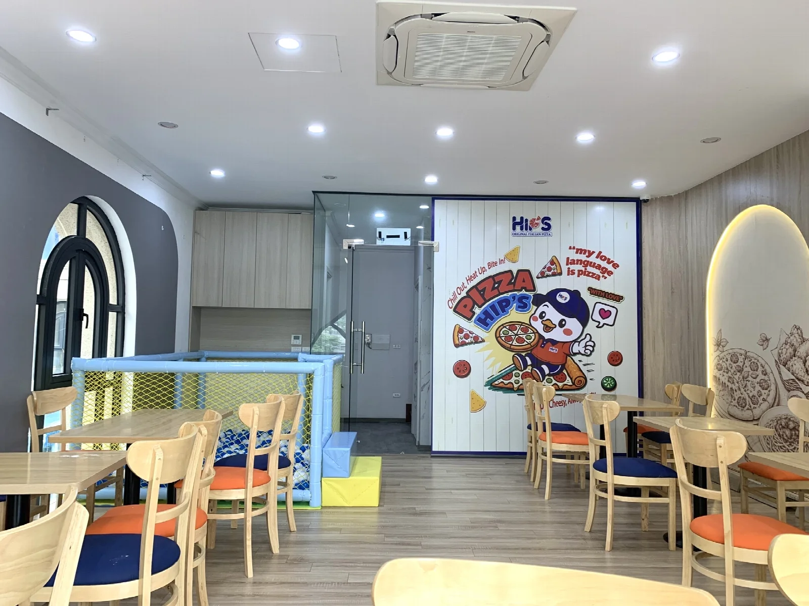 Cửa hàng Pizza Hip's vận hành trên TekShot OS